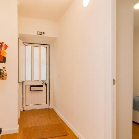 Lovely & Bright Family Flat W/ Patio Apartman *