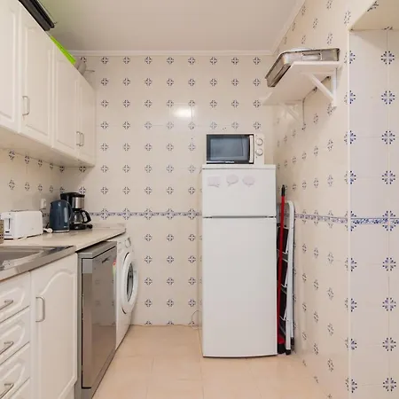 Lovely & Bright Family Flat W/ Patio Apartman *