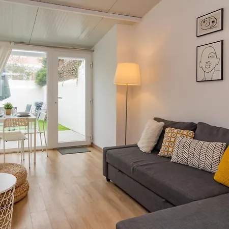 Lovely & Bright Family Flat W/ Patio Apartament