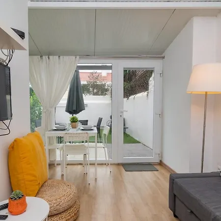 Lovely & Bright Family Flat W/ Patio Apartament