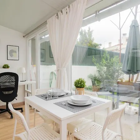 Appartamento Lovely & Bright Family Flat W/ Patio Lisbona