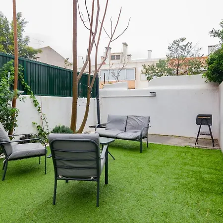 Lovely & Bright Family Flat W/ Patio Appartamento Lisbona