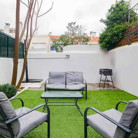 Apartment Lovely & Bright Family Flat W/ Patio Lisbon