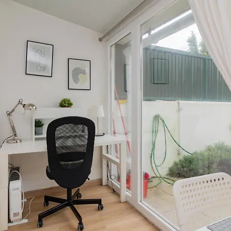 Lovely & Bright Family Flat W/ Patio Apartment