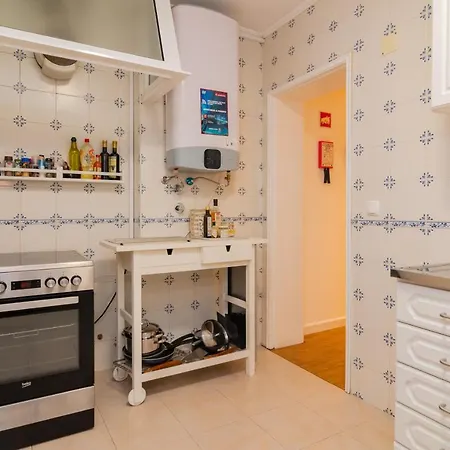 Lovely & Bright Family Flat W/ Patio Apartment Lisbon