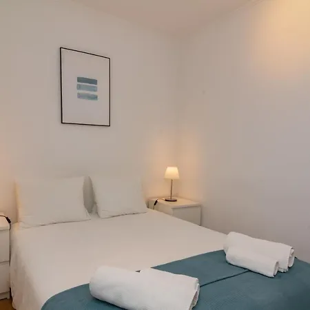 Lovely & Bright Family Flat W/ Patio * Lisbon