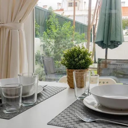 Lovely & Bright Family Flat W/ Patio *