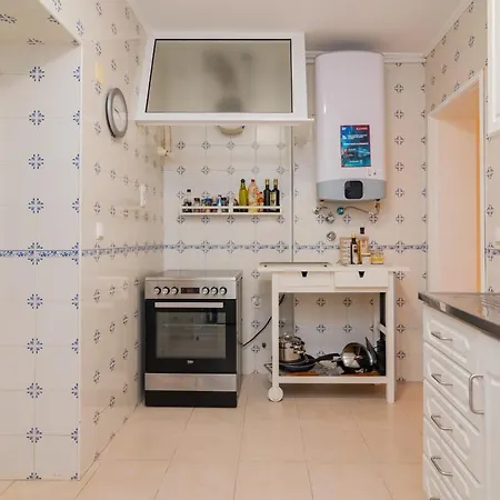 Lovely & Bright Family Flat W/ Patio *