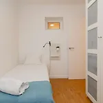 Lovely & Bright Family Flat W/ Patio Apartament